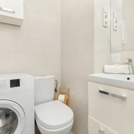 Jasny I Elegancki Apartament W Gdansku Z Biurkiem Do Pracy Zdalnej By Renters *